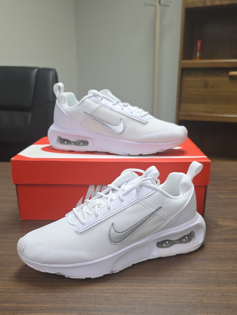 Nike Air Max INTRLK Lite White Metallic Silver DV5695-100 Women's 9 New